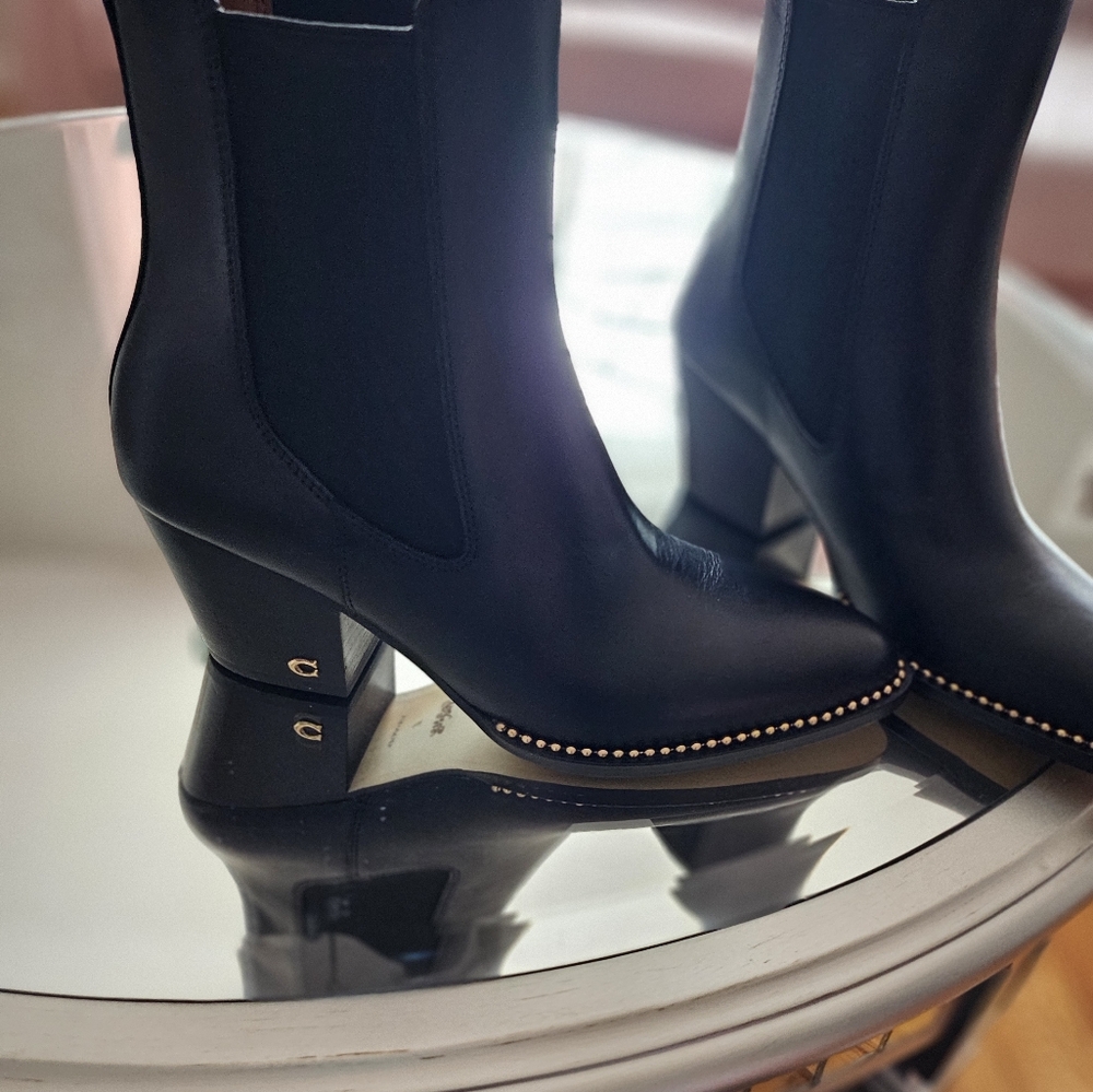 Coach Boots - Picture 2 of 4